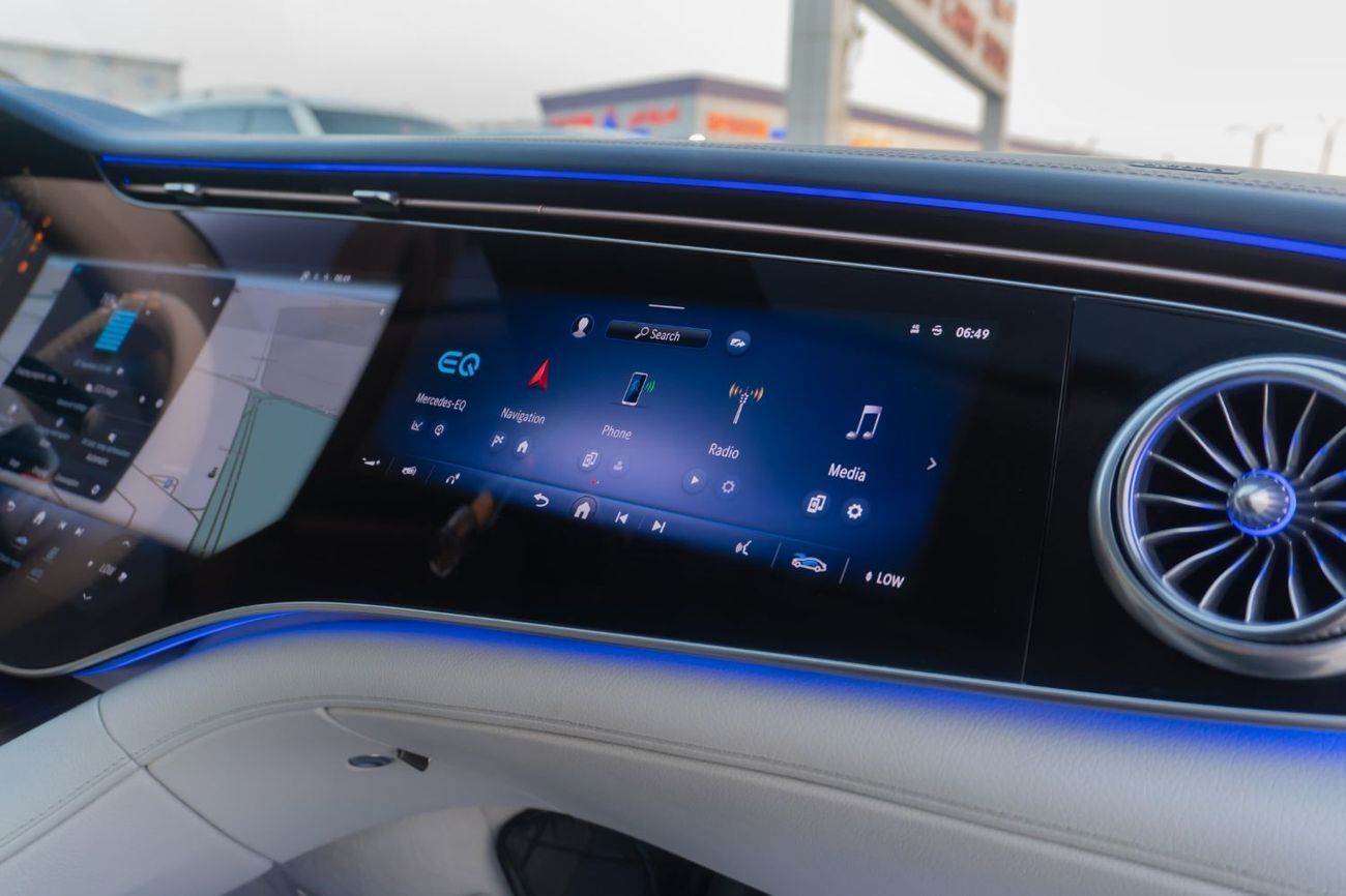 Mercedes-Benz EQS 450+ Premium + gcc car full option low mil