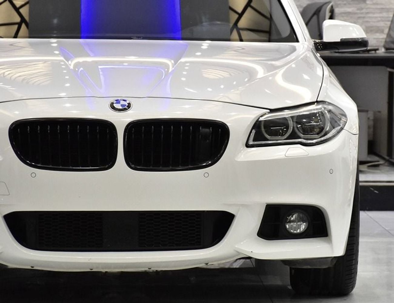 بي أم دبليو 550i EXCELLENT DEAL for our BMW 550i M-Kit ( 2015 Model ) in White Color Japanese Specs