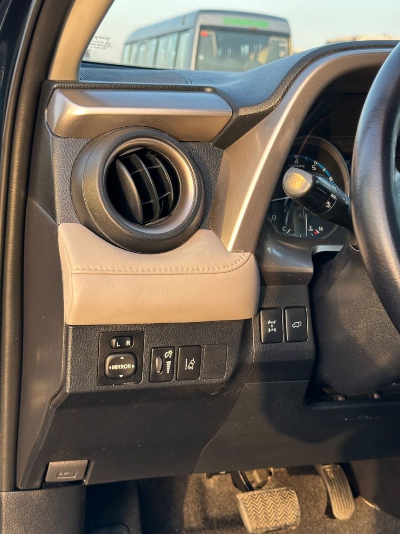 Toyota RAV4 XLE 4WD sunroof  full Option