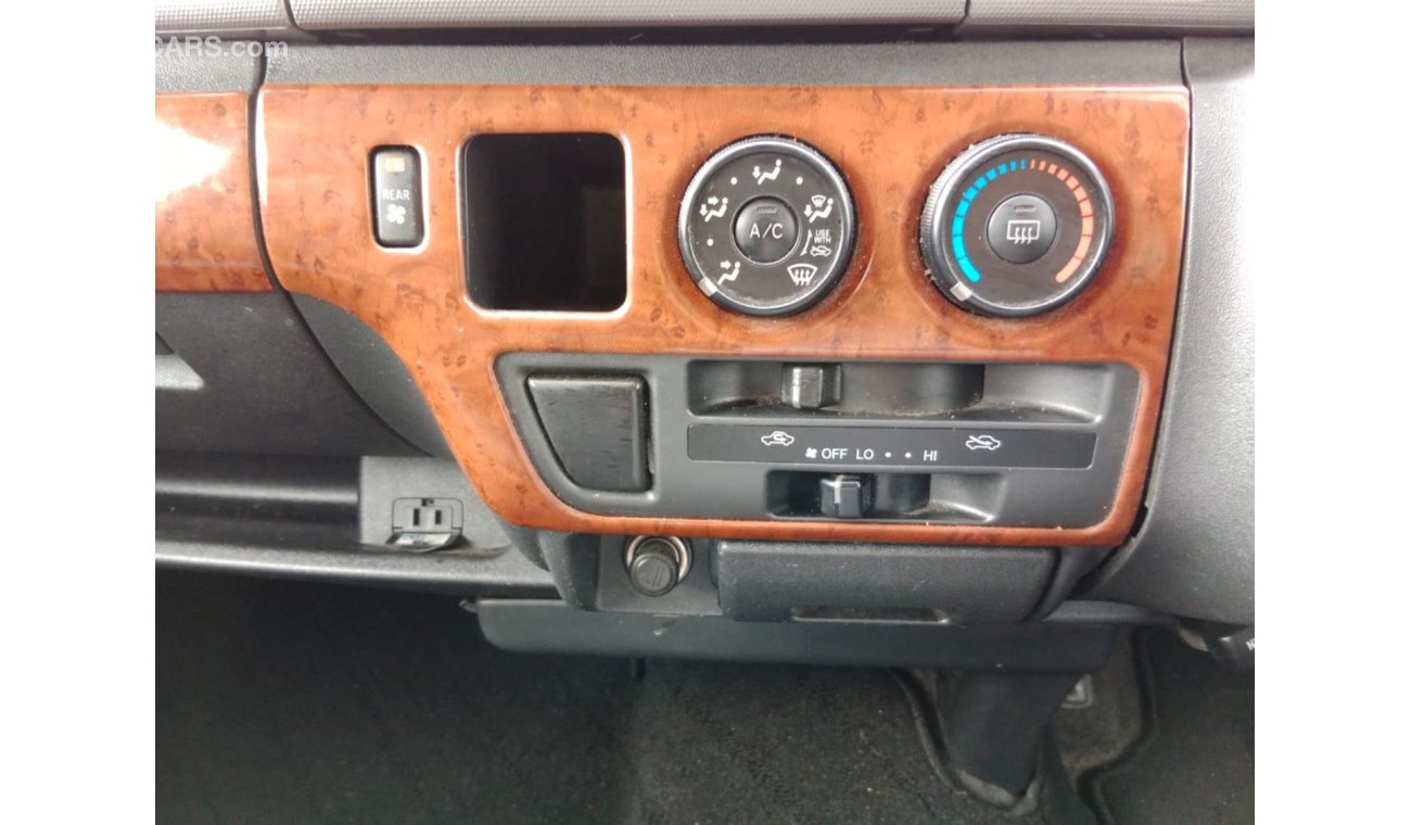 تويوتا هاياس TOYOTA HIACE VAN RIGHT HAND DRIVE  (PM1592)