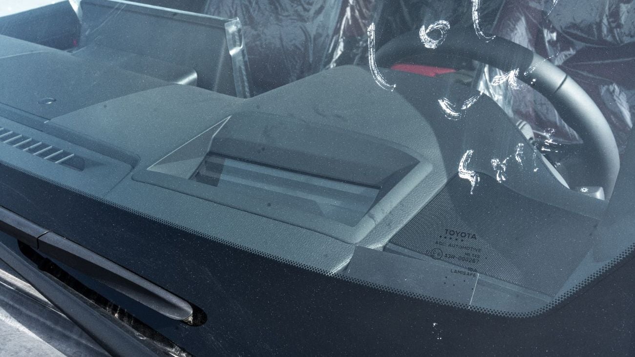 Toyota Land Cruiser 2026 Toyota Land Cruiser VXR 3.5L AT Petrol (Black-Red) Omani