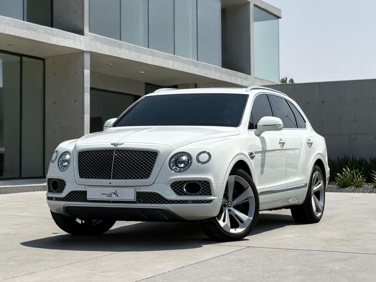 بنتلي بينتايجا AED 4,640 P.M | 0% DOWN PAYMENT | BENTLEY BENTAYGA V8 | 4.0L V8 | 2020 | FULL SERVICE HISTORY | GCC
