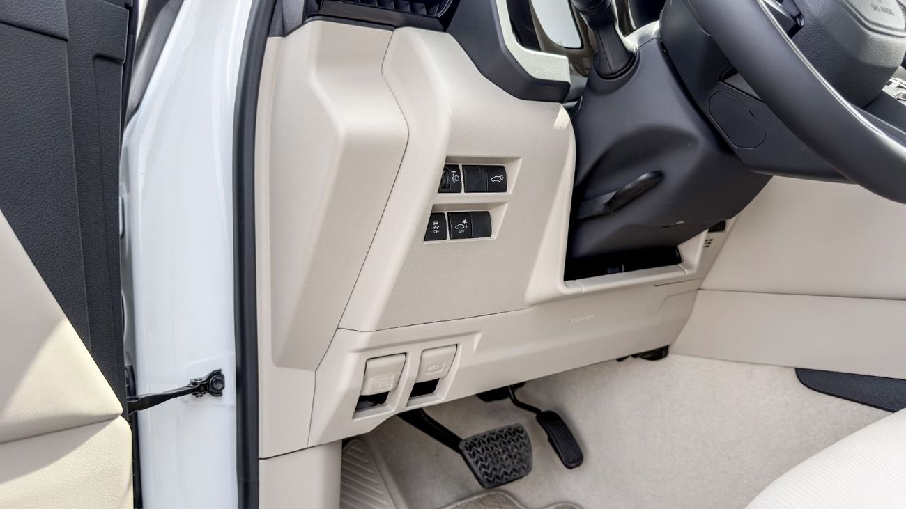 Toyota Land Cruiser GXR 2026 Toyota Land Cruiser GXR 3.5L AT Hybrid (White-Beige)