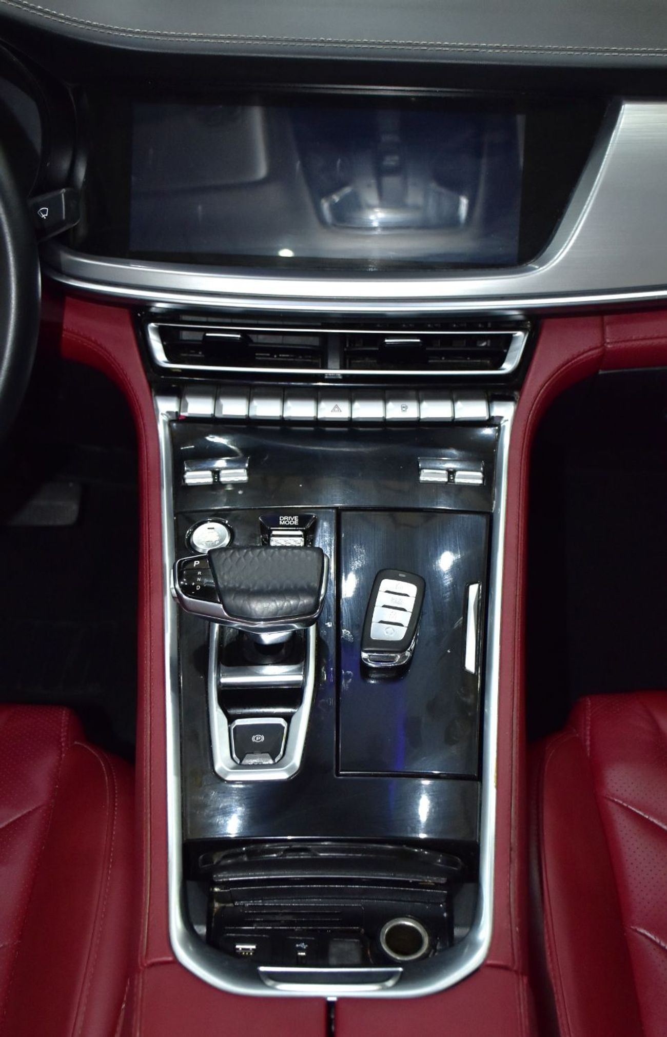 تشنجان CS85 EXCELLENT DEAL for our Changan CS85 360T ( 2020 Model ) in Silver Color GCC Specs