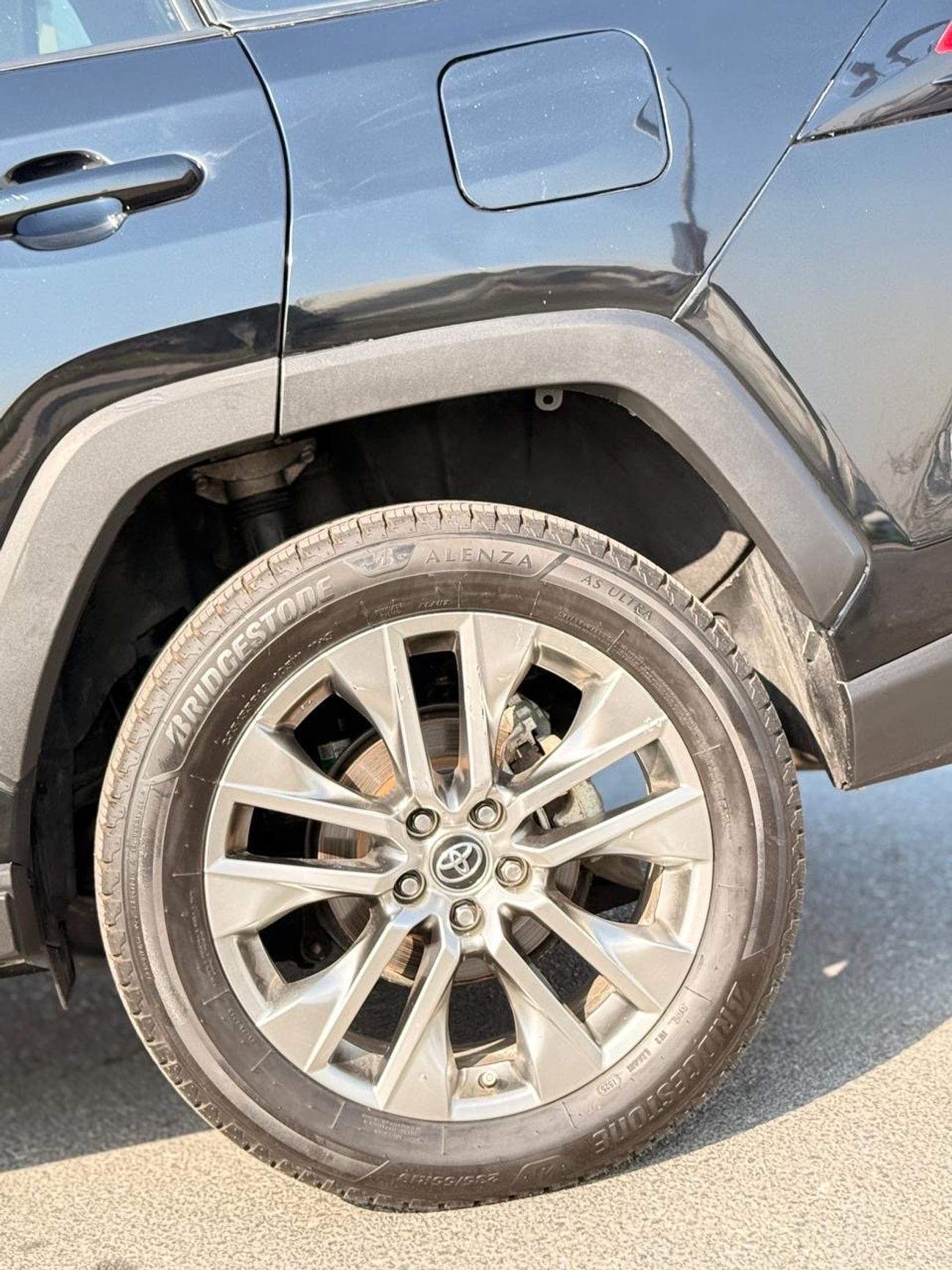 Toyota RAV4 XLE premium 2.5L Full option