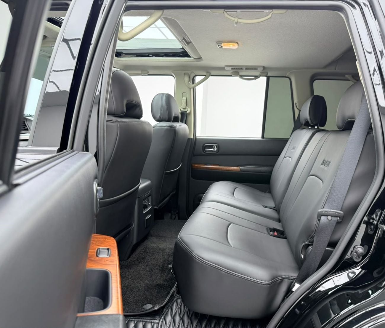 Nissan Patrol SAFARI SW 2024 Nissan Patrol Safari Al Ostoura Edition, Nissan Warranty, Full Service History, GCC Specs.