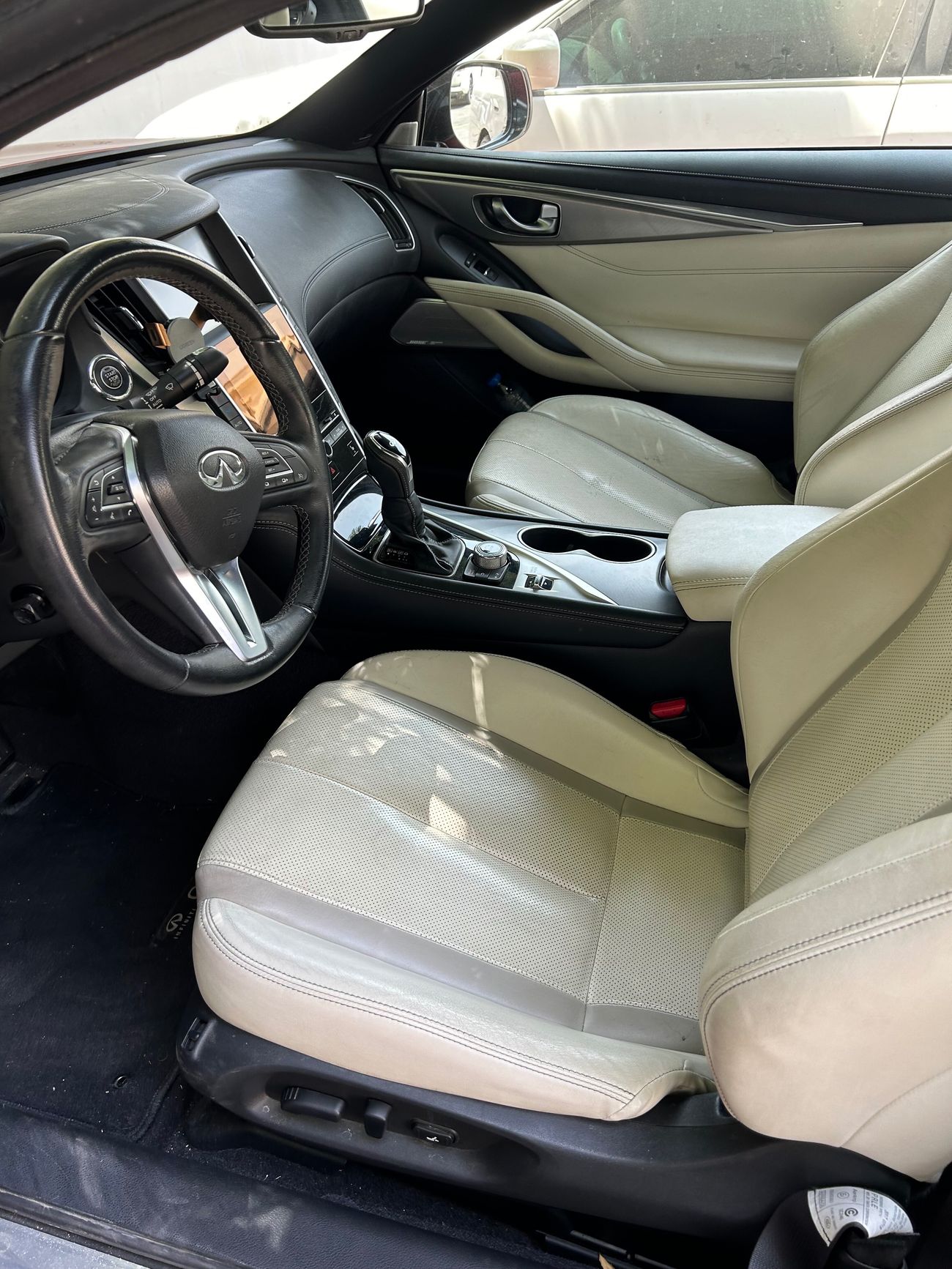 Infiniti Q60 Premium 2.0L