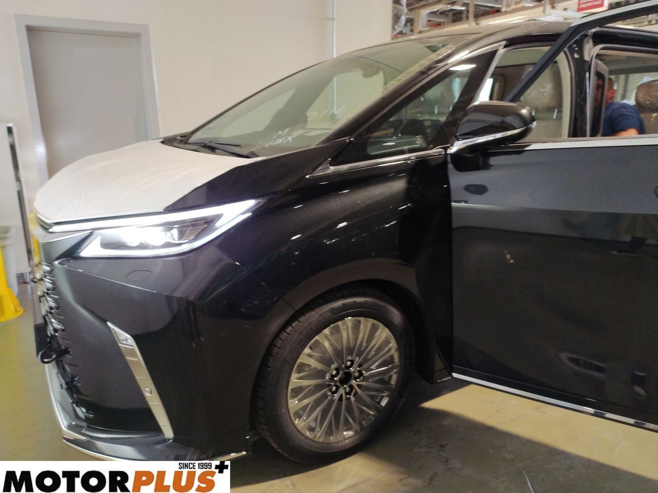 Lexus LM 350h Hybrid 4 Seater 2025 - Ready Stock! Export-only price