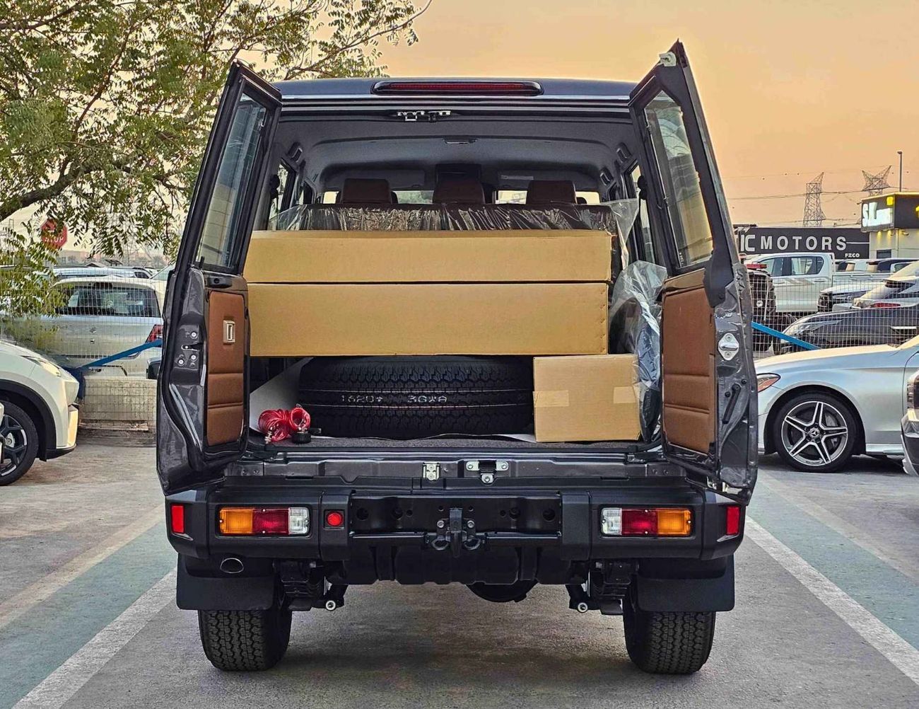 Toyota Land Cruiser 70 LX LC76 / 4.0L PETROL A/T / RADAR, DIFFLOCK, WINCH, SNORKEL, REFRIGERATOR / CODE # 76PAFR