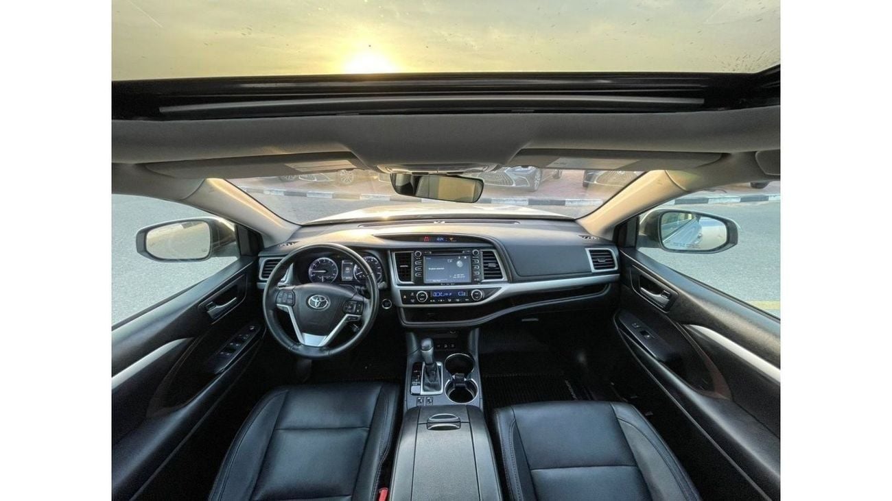 Toyota Highlander 2018 Toyota Highlander XLE 4x4 3.5L V6 Full Option 7 Seater -