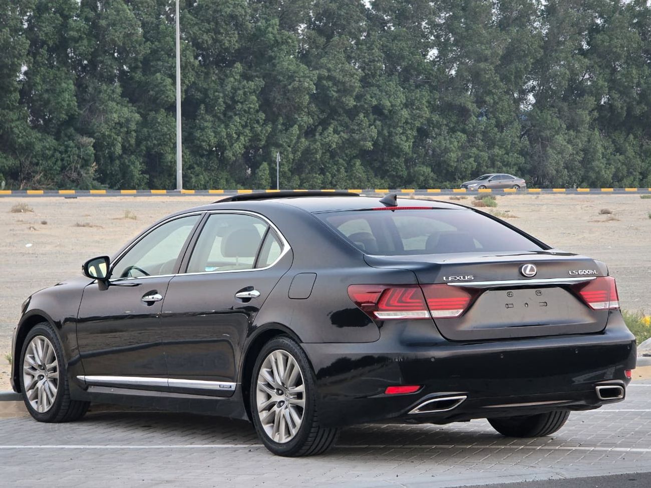 لكزس LS600h L 5.0L