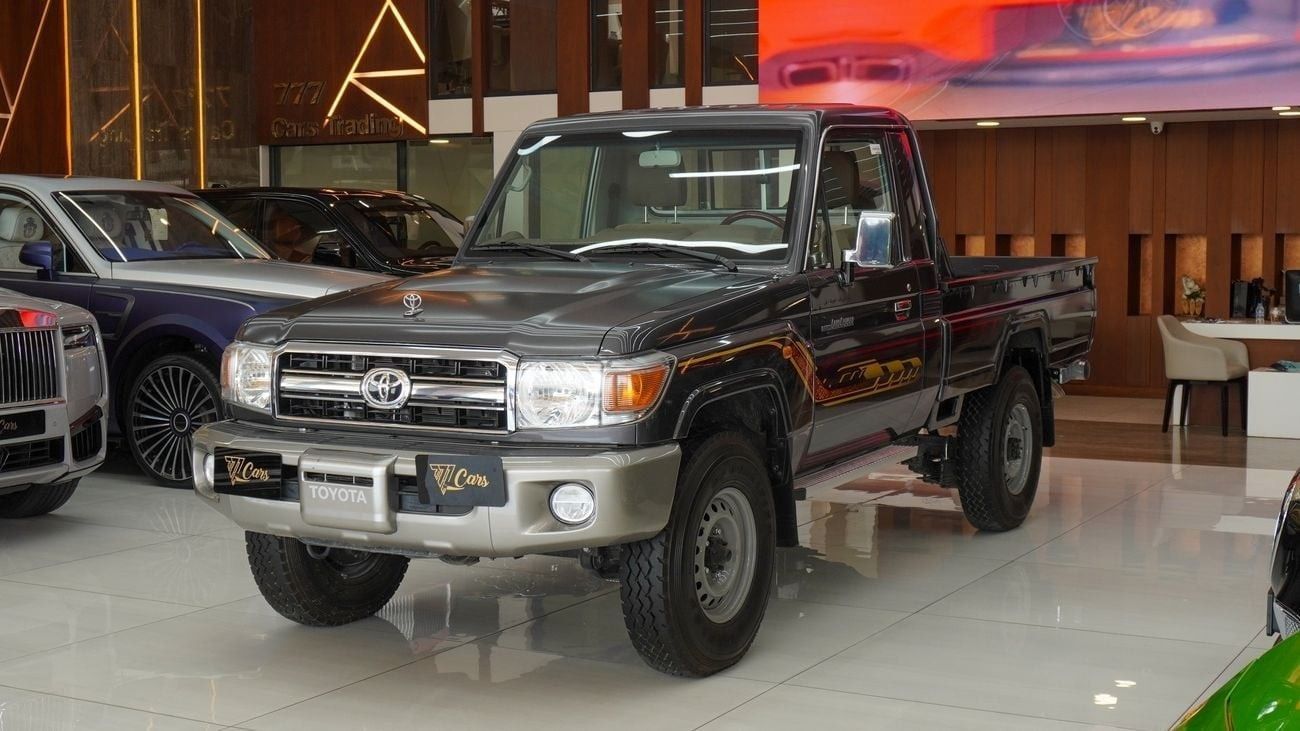 تويوتا لاند كروزر بيك آب LX 4.0L V6 M/T