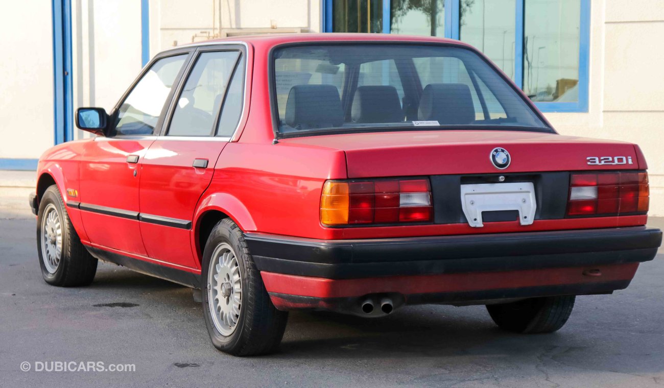 بي أم دبليو 320 i