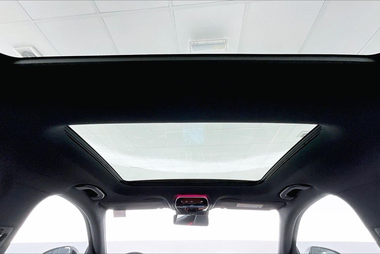 مرسيدس بنز C 200 Premium + (AMG Line) | سنة ضمان مجانية | خالية من أضرار الفيضانات