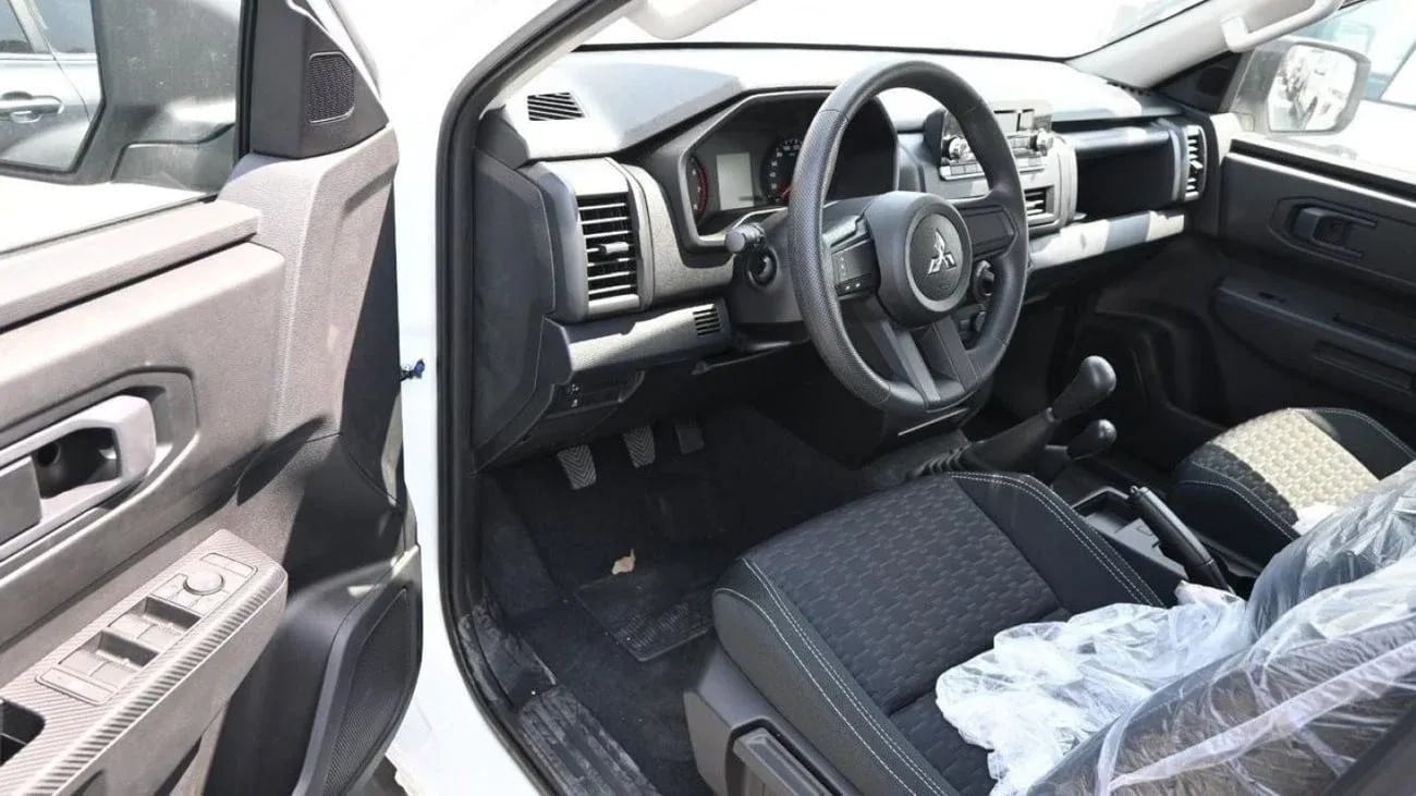 Mitsubishi L200 GL Mitsubishi/L200 P DC 4WD/2.4L GLX New Face 5 MT
