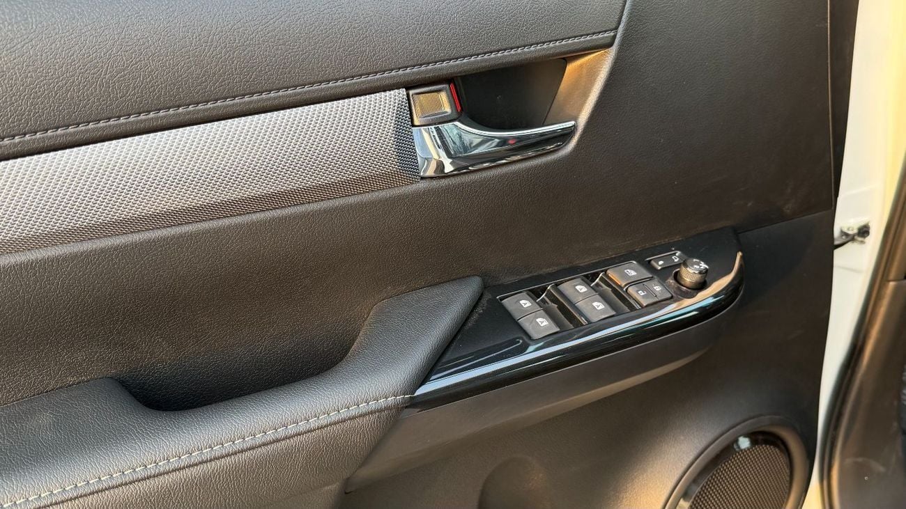 تويوتا هيلوكس GR Sport 4.0L
