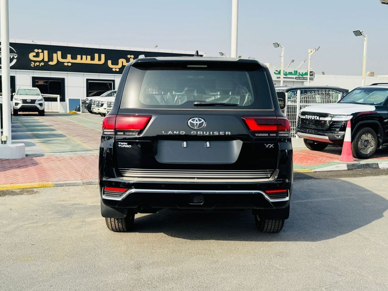 تويوتا لاند كروزر TOYOTA LC300 VX 3.5L TWIN TURBO F/O A/T BLACK 2025
