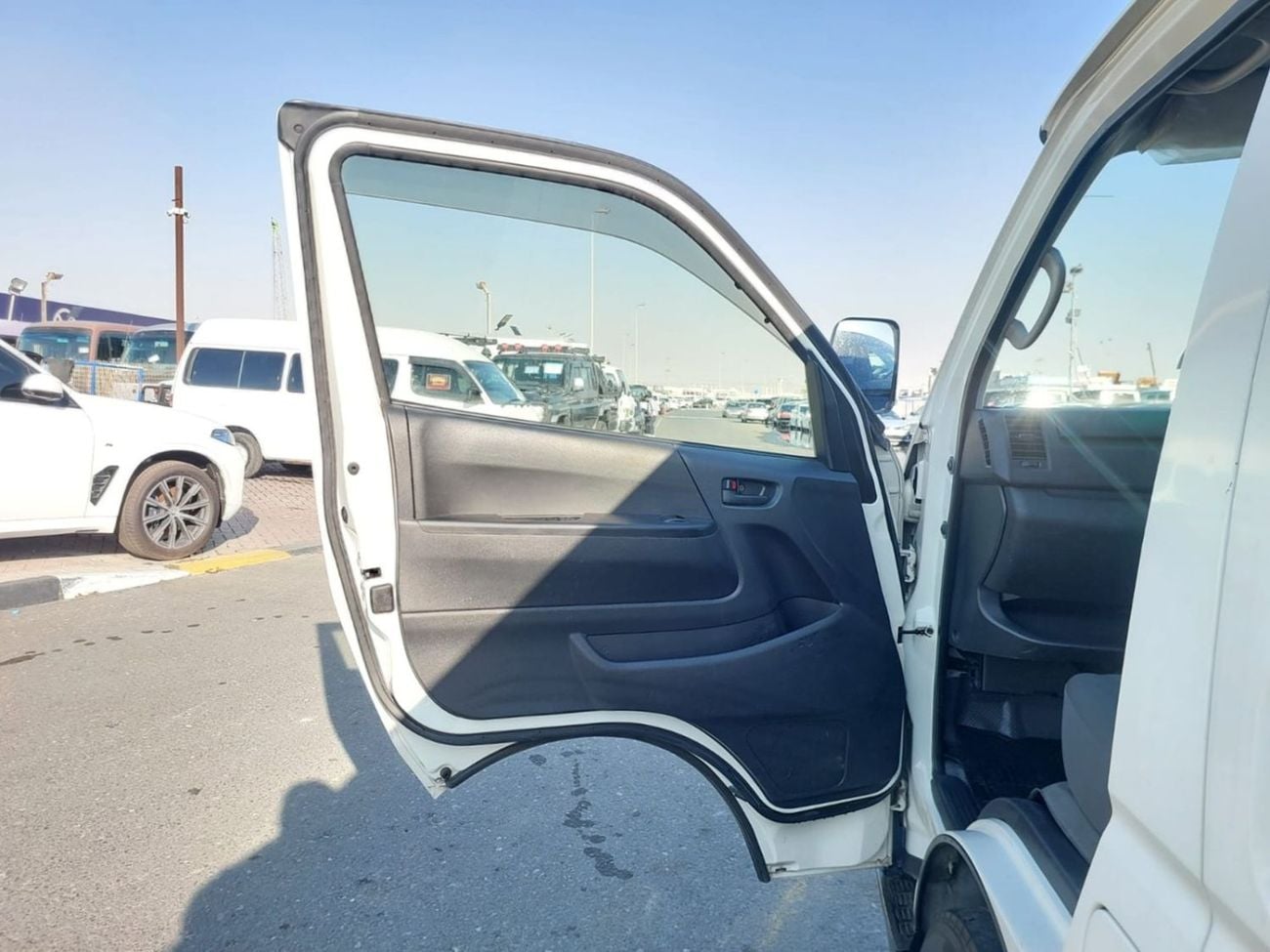 تويوتا هاياس TOYOTA HIACE VAN RHD 2019 MODEL 2.8 L DIESEL AUTOMATIC(PM05162)
