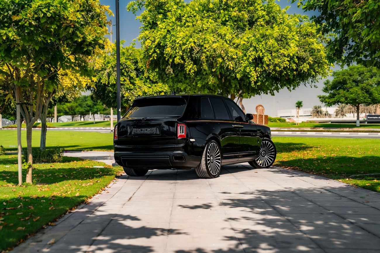 Rolls Royce Cullinan BLACK BADGE Fully loaded 2keys Original paint No Accident Under Warranty and Service Contract
