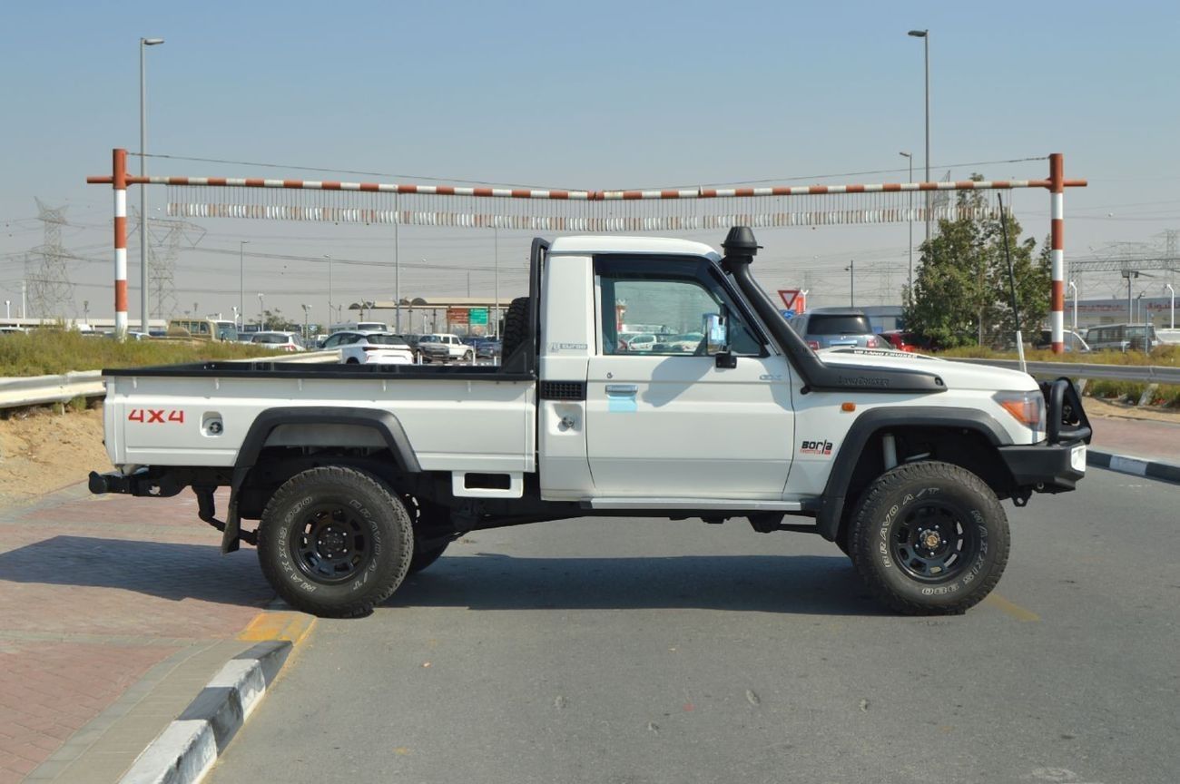 Toyota Land Cruiser Pick Up Single cabin 4.5L, perfect inside and outside