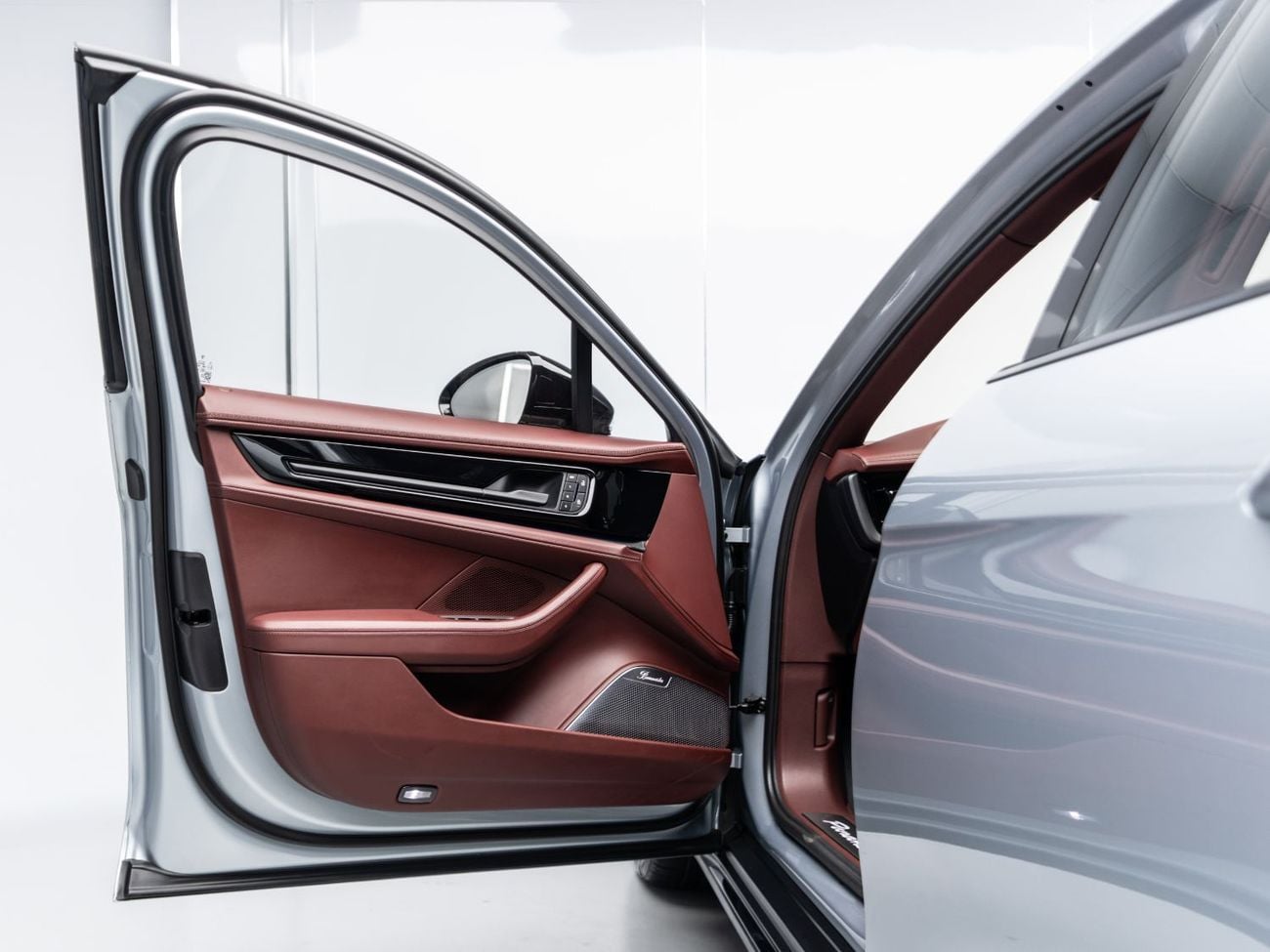 Porsche Panamera STD BUY NOW, PAY 2027 | THE BLACKLINE STANDARD | May 2028 Porsche Warranty, GCC, Low KM's