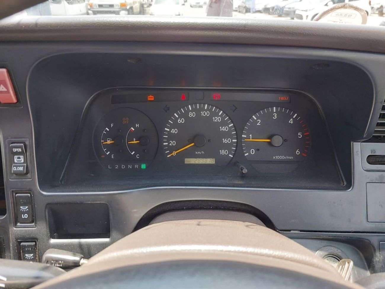 Toyota Hiace TOYOTA HIACE COMMUTER VAN RHD 2001 MODEL 3.0 L DIESEL AUTOMATIC(PM02656)