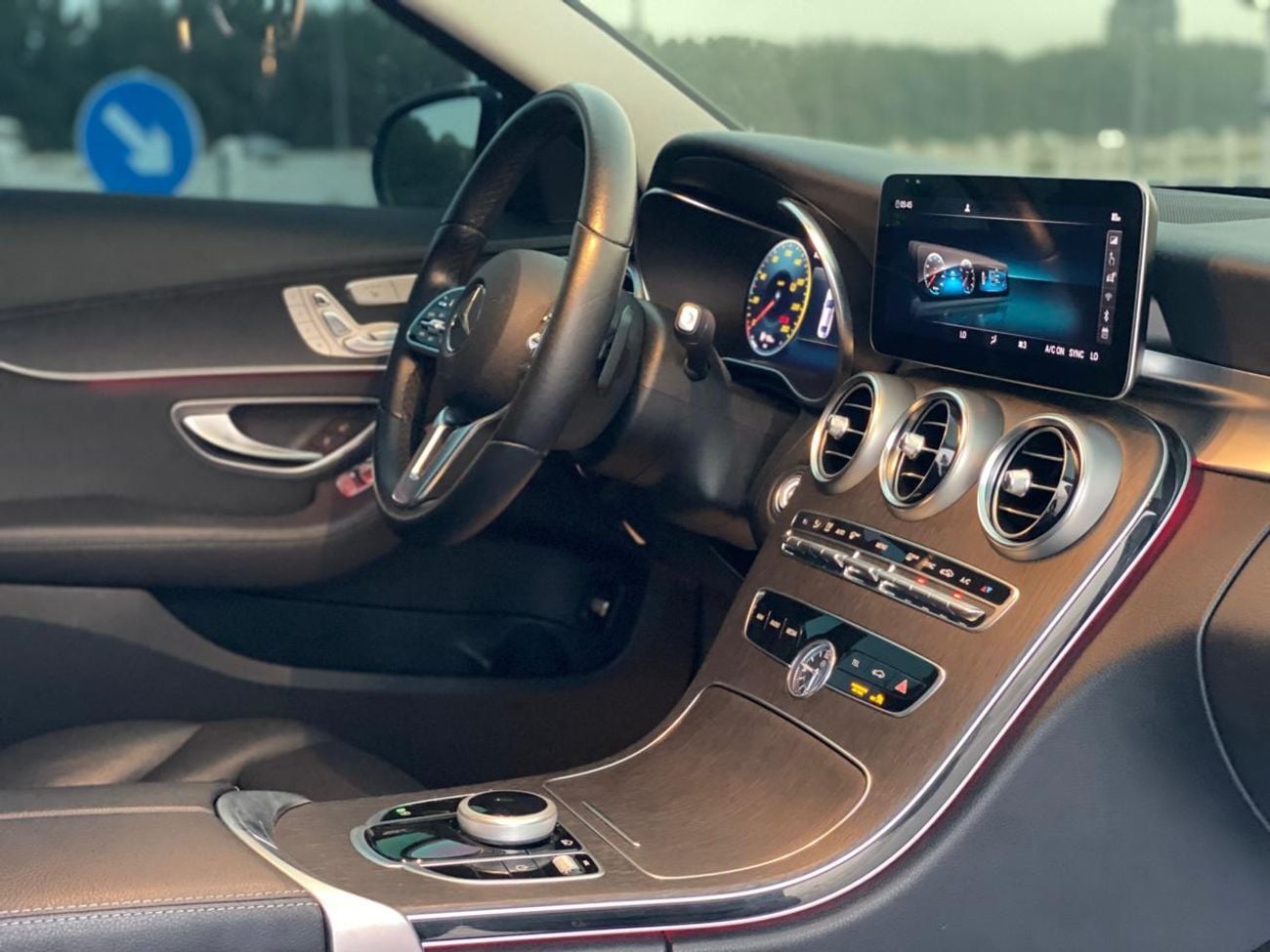 Mercedes Benz C300 STD (NON GCC) Premium 2.0L