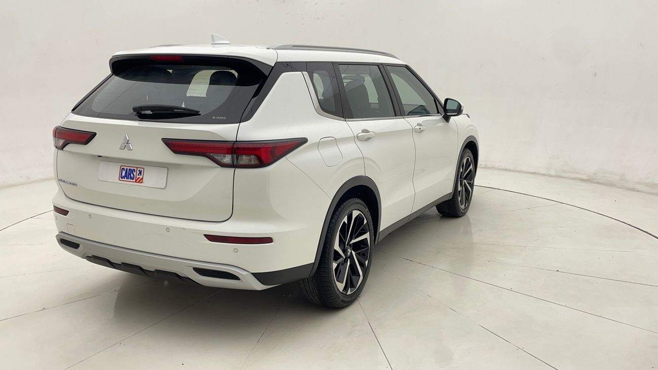 ميتسوبيشي آوتلاندر HL SYNTHETIC LEATHER WITH SUNROOF 2.5 | بدون دفعة مقدمة | اختبار القيادة في المنزل