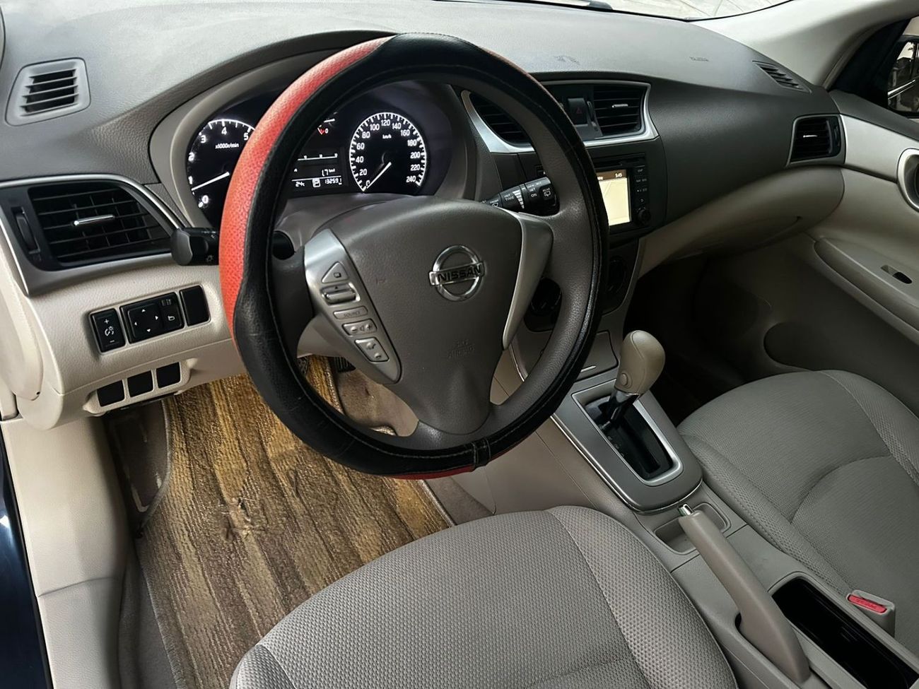 Nissan Tiida SV