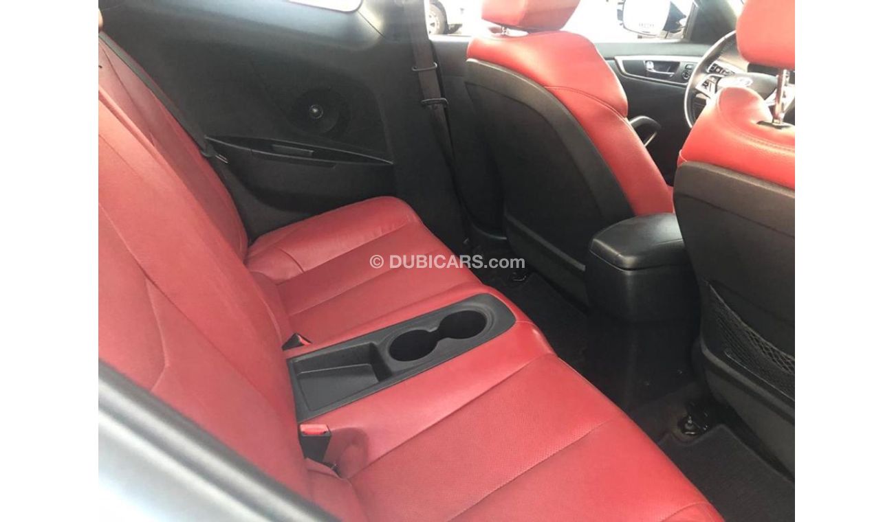 Hyundai Veloster Hyndi voulester model 2016 GCC car prefect condition full option panoramic roof leather seats back c