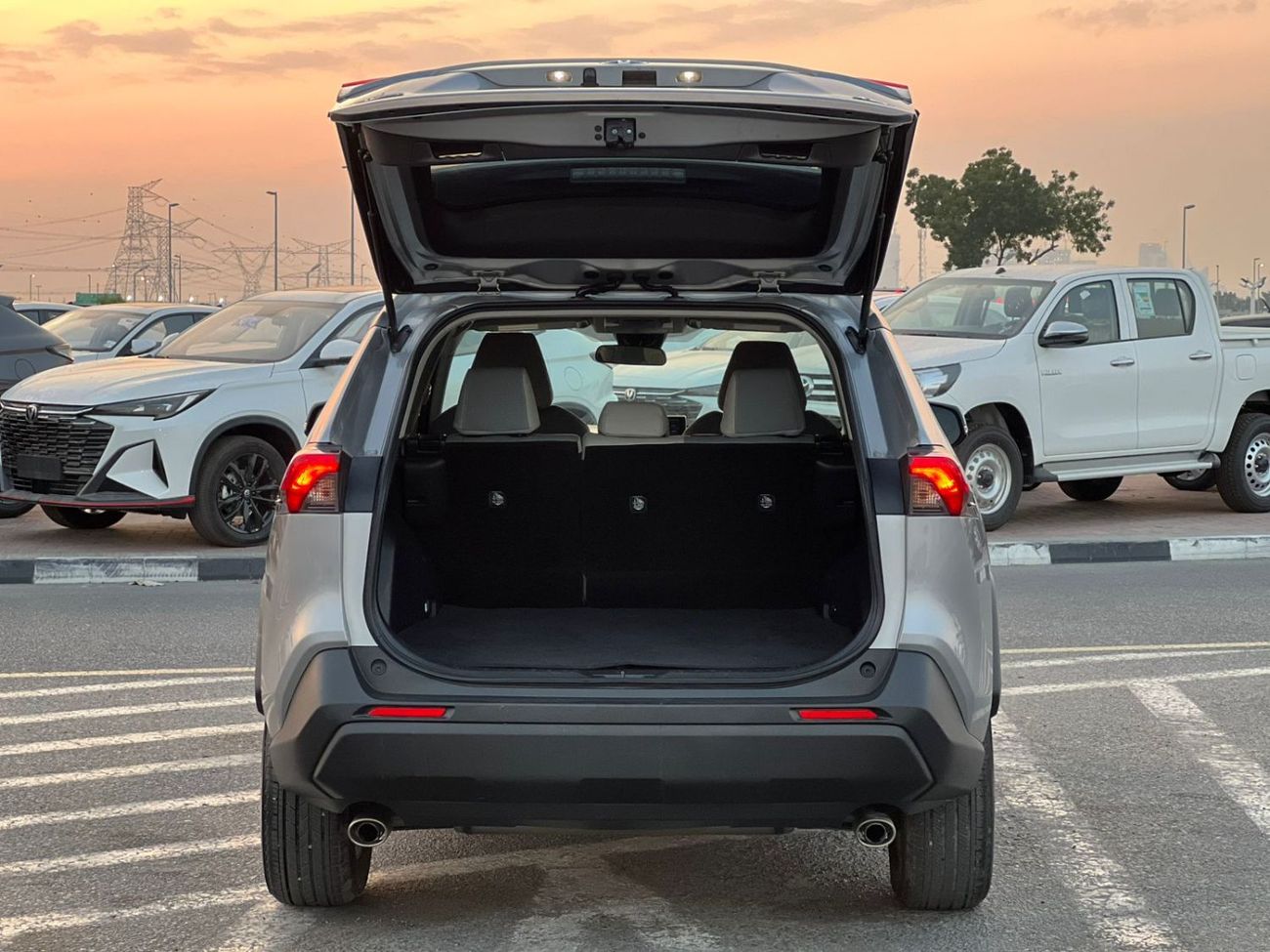 Toyota RAV4 2021 Toyota Rav4 XLE  - 2.5L V4 With Radar - Rear Camera - Leather Seats -