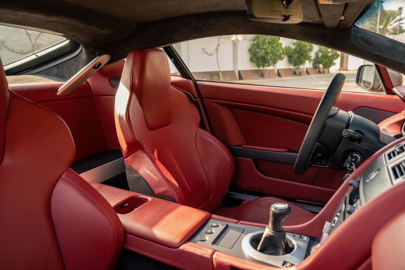 أستون مارتن فانتيج V8 Vantage Manual