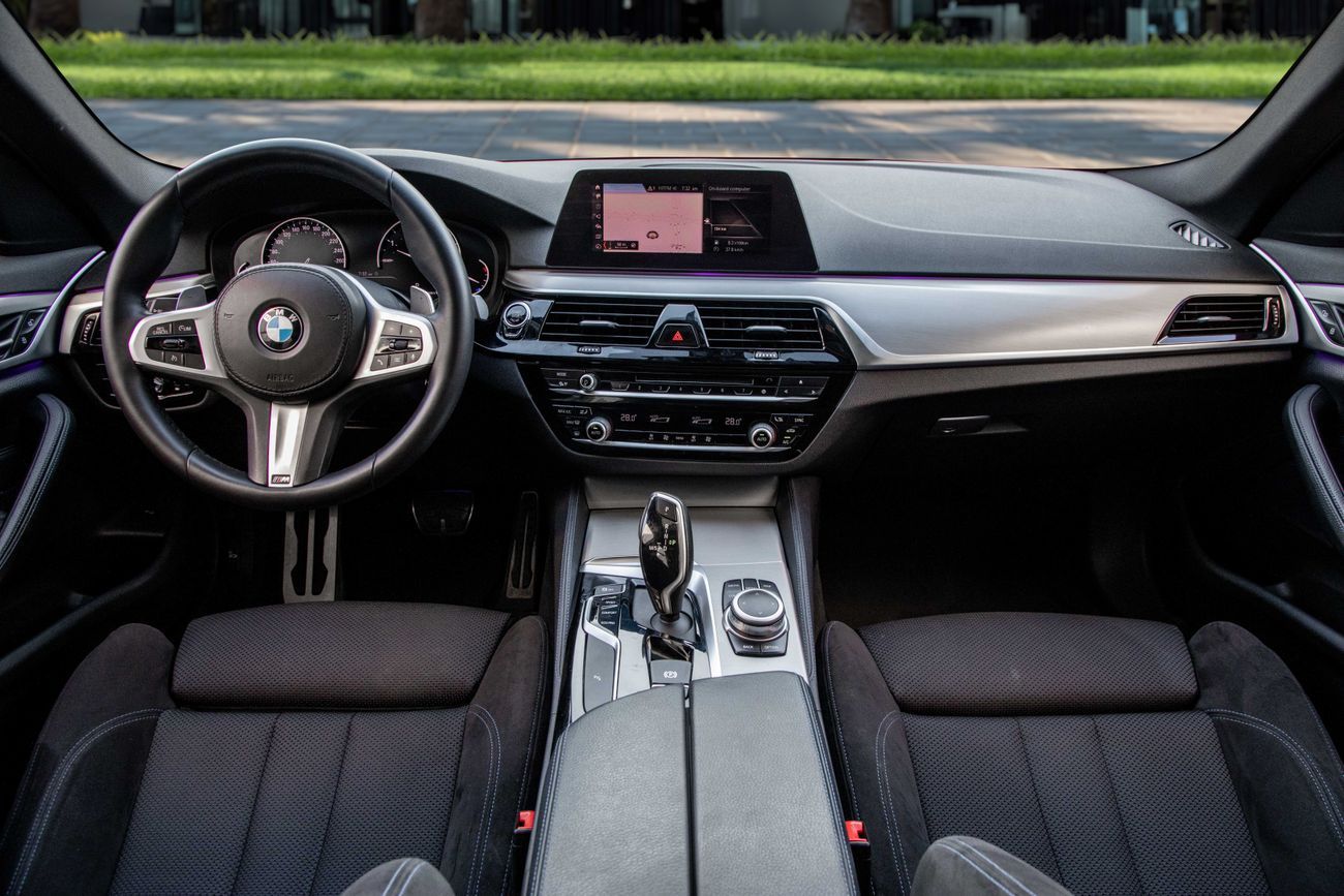 بي أم دبليو 520i 520i M-Kit | 2,057 P.M | 0% Downpayment | Full BMW Service History!