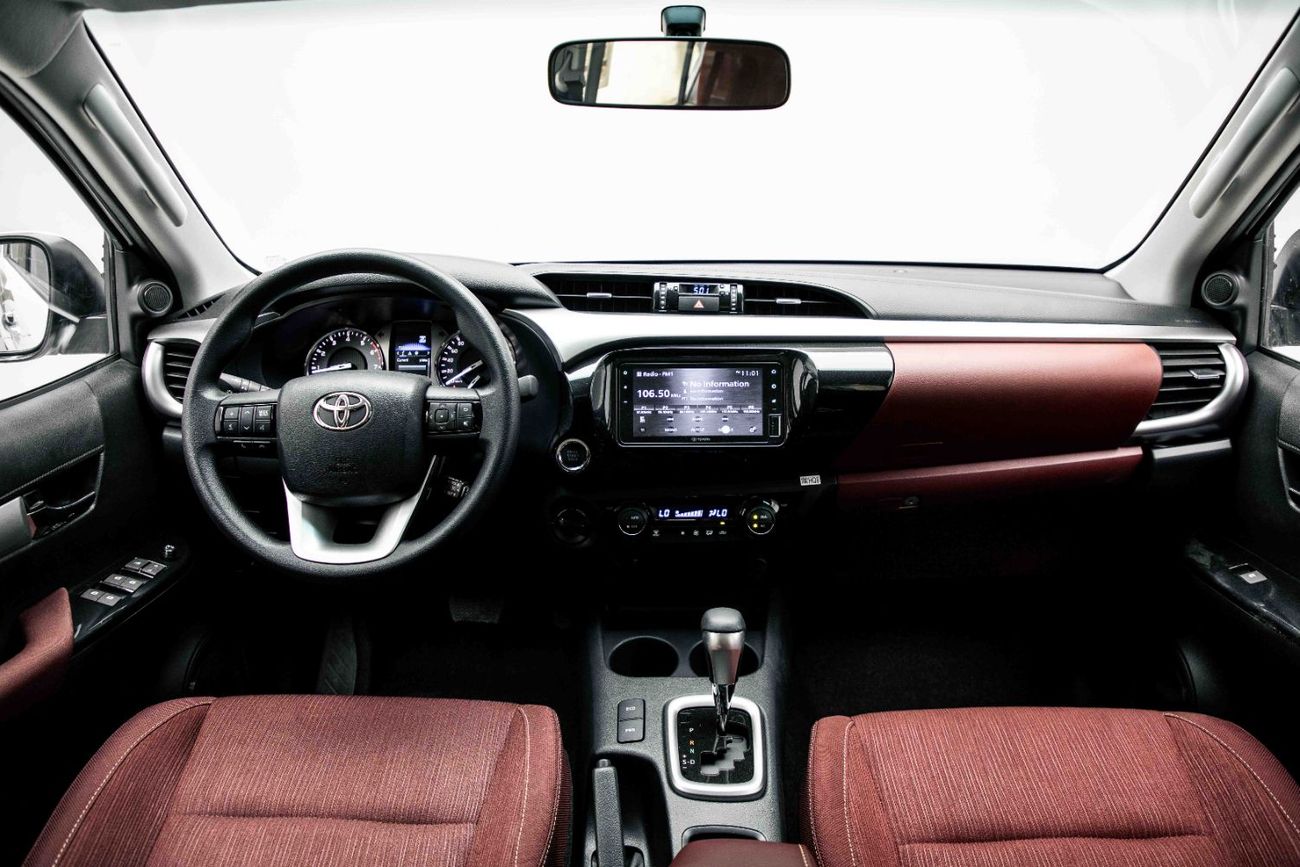 Toyota Hilux HI 2.7L – White Inside Maroon | Export Only