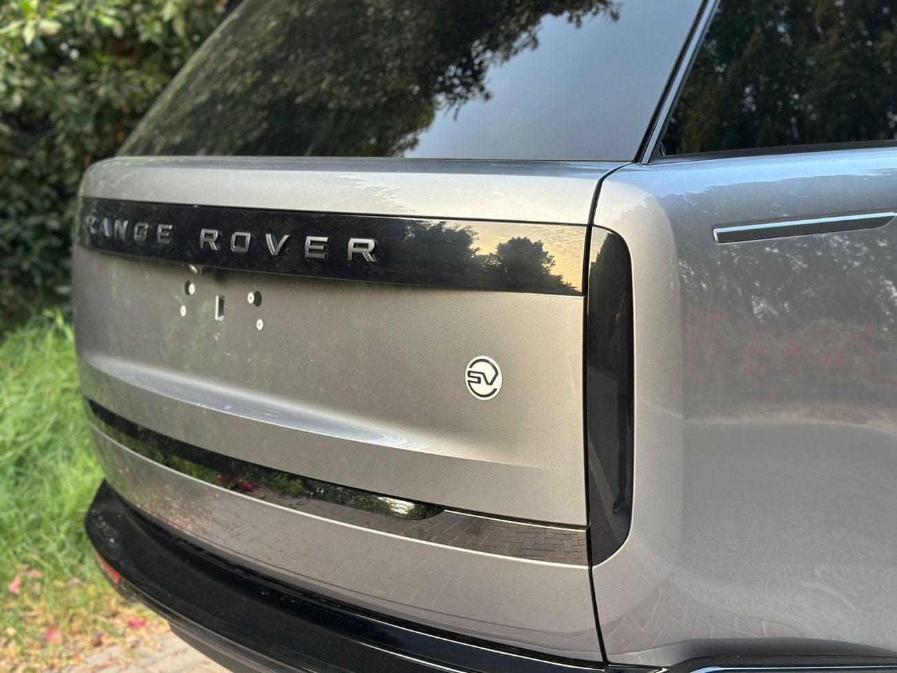 Land Rover Range Rover LWB SV P615 4.4L | 2023 Range Rover Vogue SV | Luxury SUV | 21,000 KM | Perfect Condition