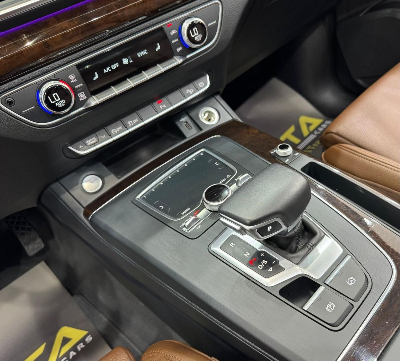 Audi Q5 45 TFSI Quattro S Line 2.0L (252 HP) 2019 Audi Q5 45TFSI S-Line Quattro, Warranty, Full Audi Service