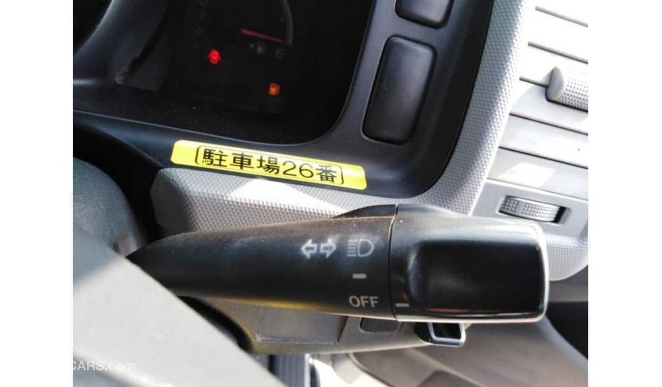 تويوتا هاياس HIACE RIGHT HAND DRIVE (STOCK NO PM41 )