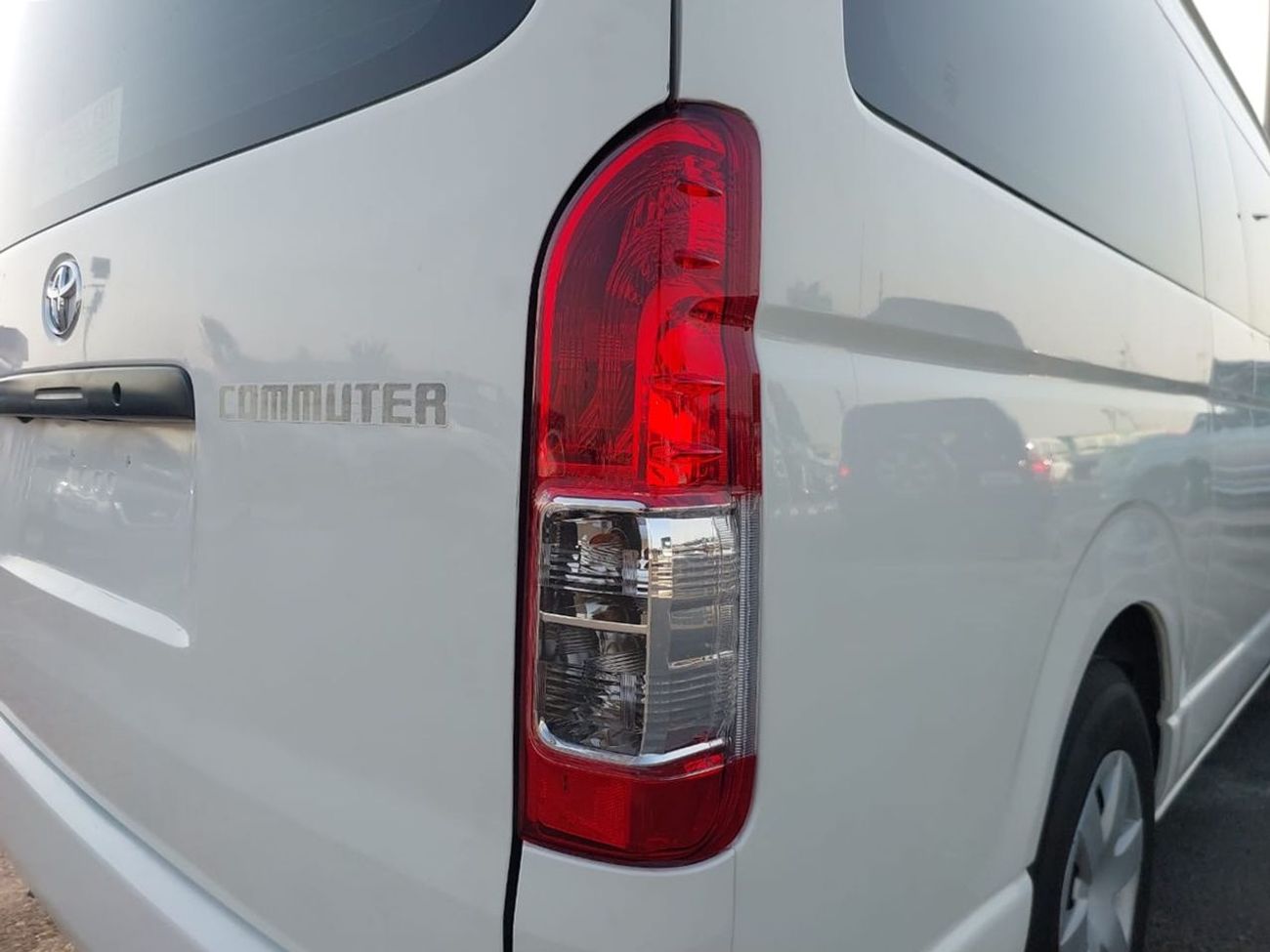 تويوتا هاياس TOYOTA HIACE COMMUTER VAN RHD 2015 MODEL 3.0 L DIESEL AUTOMATIC(PM22809)
