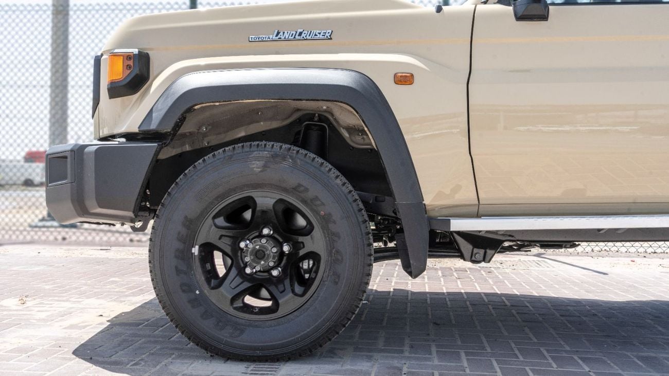 تويوتا لاند كروزر 70 HT VXR 2026 Toyota Land Cruiser LC76 4.0L AT Petrol (Mid Option) Beige