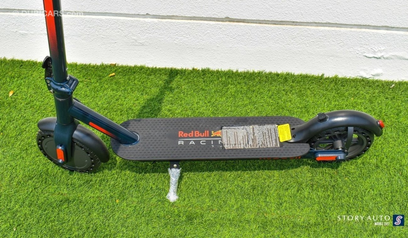 ريد بُل رايسينغ إي سكوتر 8.5" Red Bull Racing E Scooter 8.5"