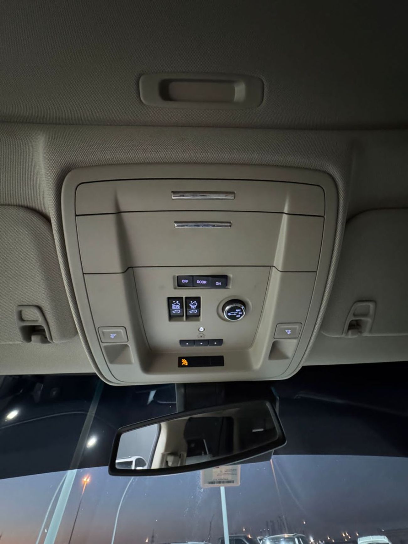 GMC Yukon SLT 5.3L 4WD (8 Seater)