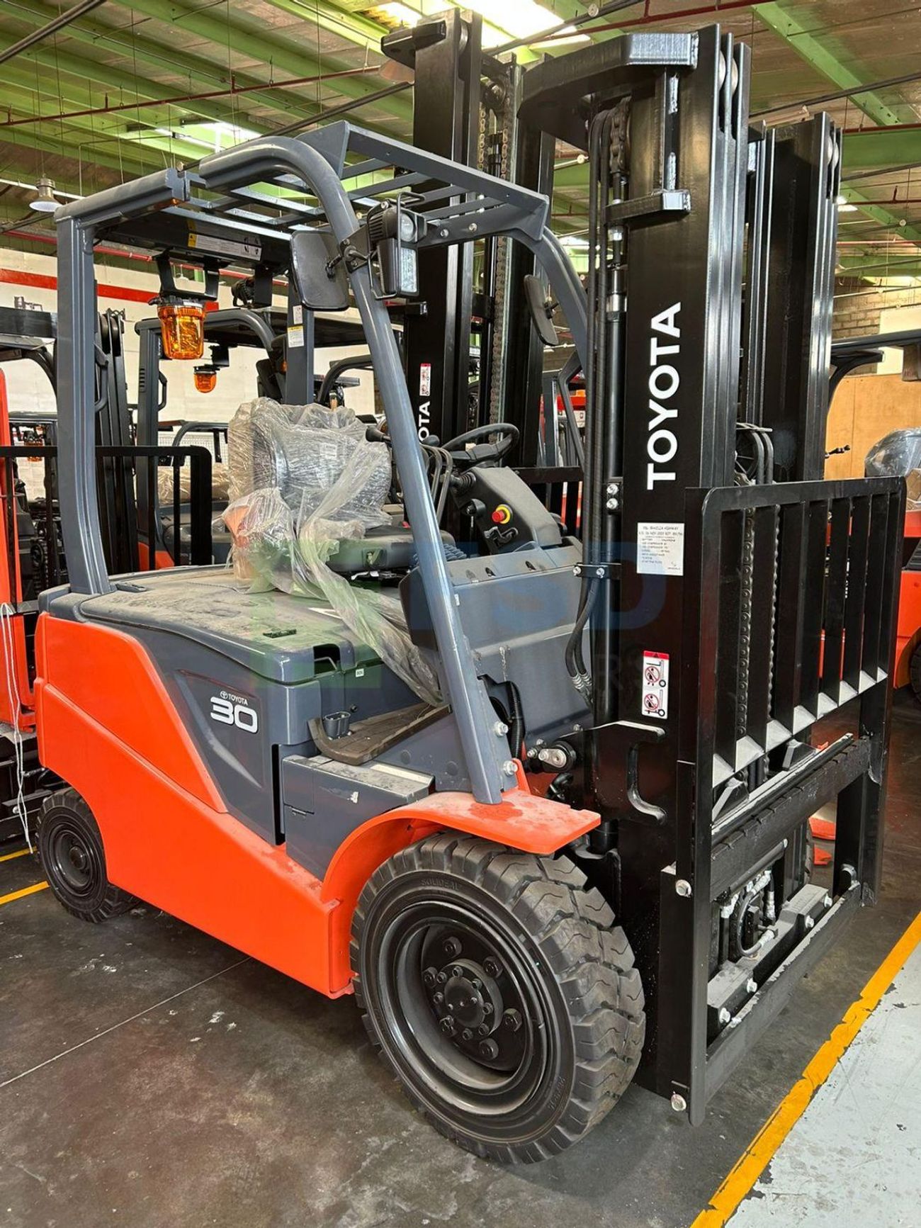 Toyota Fork lift TOYOTA 3.0 TON 3 STAGE ELECTRIC FOUR WHEEL FORKLIFT MODEL 8FBN30. (Export Only)