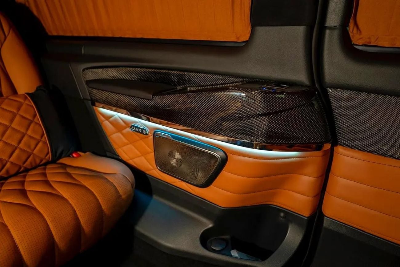 مرسيدس بنز V 300 NEW ARRIVAL MODEL LUXURY MERCEDES GCC V300 with ADDITIONAL REAR AC-2 YEARS WARRANTY BY VLINE