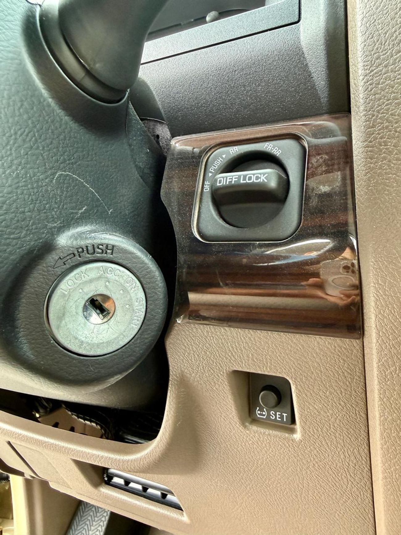 تويوتا لاند كروزر بيك آب SC 4.0L