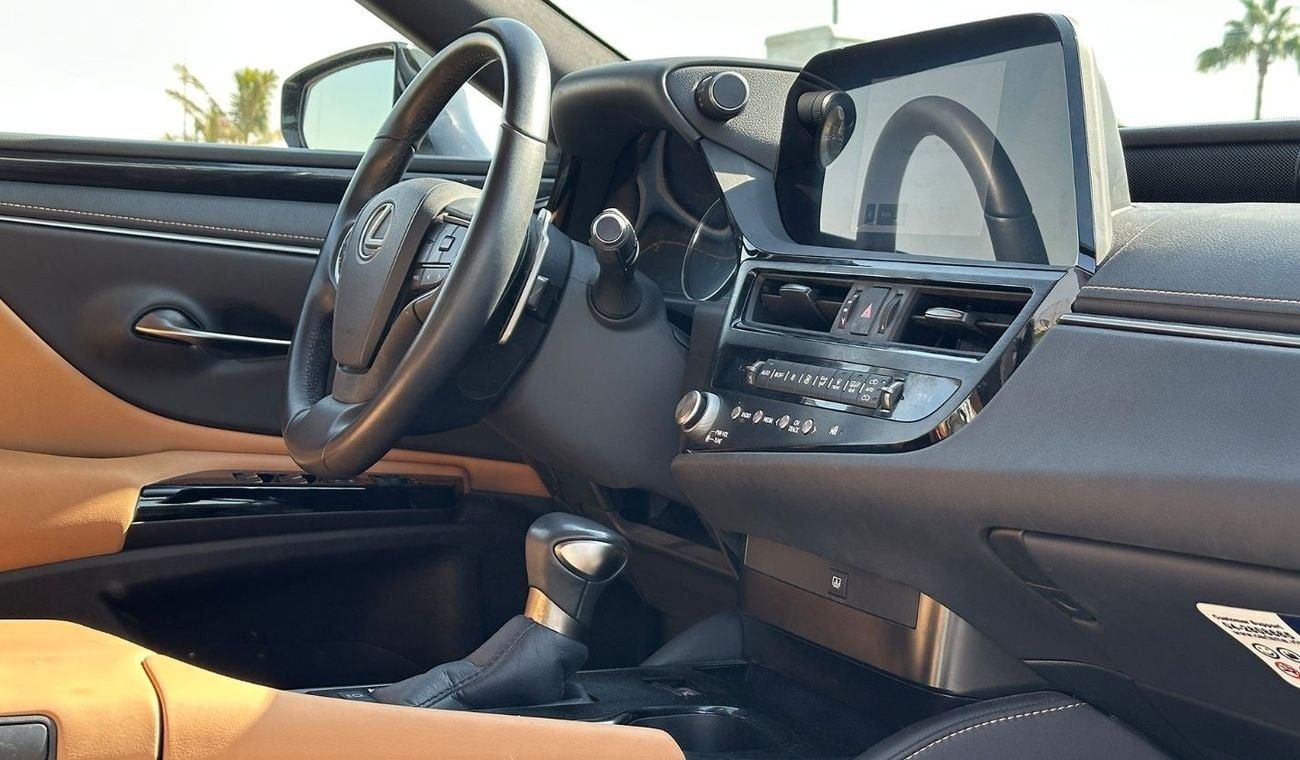 Lexus ES300h Hybrid 2.5L 4 Cylinders 2023 GCC Low Mileage