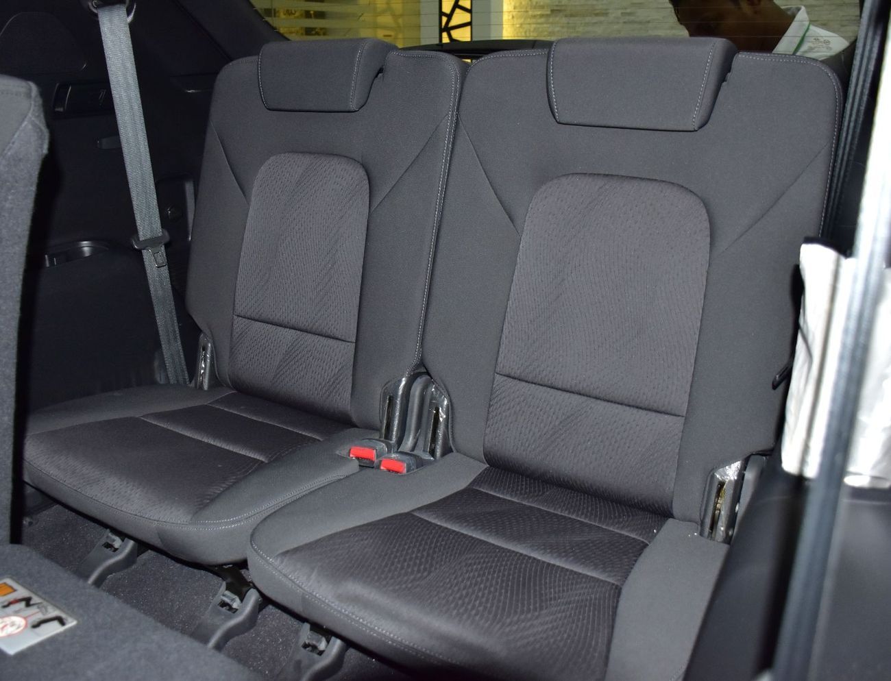 Hyundai Santa Fe EXCELLENT DEAL for our Hyundai SantaFe 4WD 3.3L ( 2014 Model ) in Black Color GCC Specs