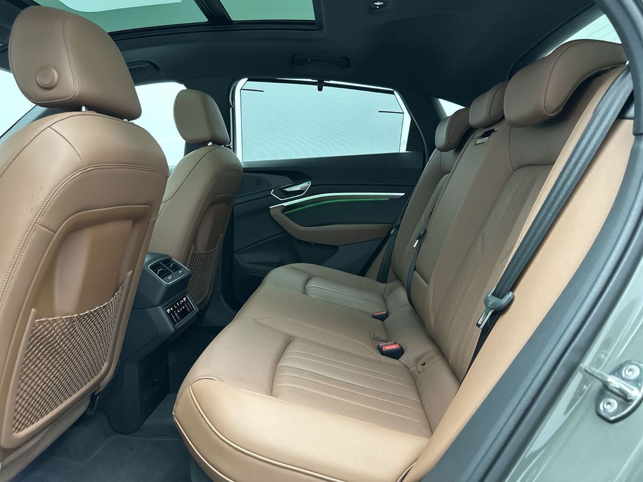 أودي Q8 إي ترون 55 quattro S Line Sportback 408hp Progress (Ref# 017547)