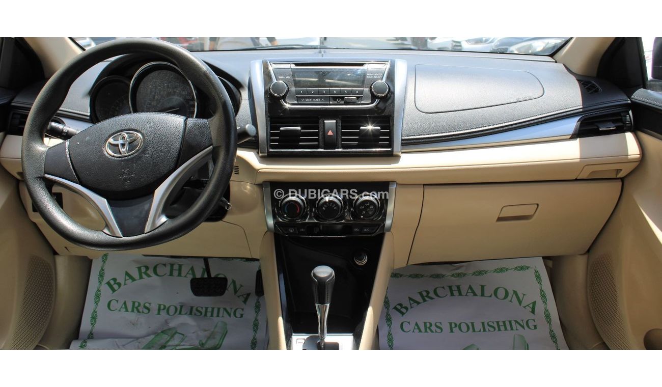 تويوتا يارس SE خالية من الحوادث - خليجي - مكينة 1500 سي سي - السيارة بحالة ممتازة من الداخل والخارج