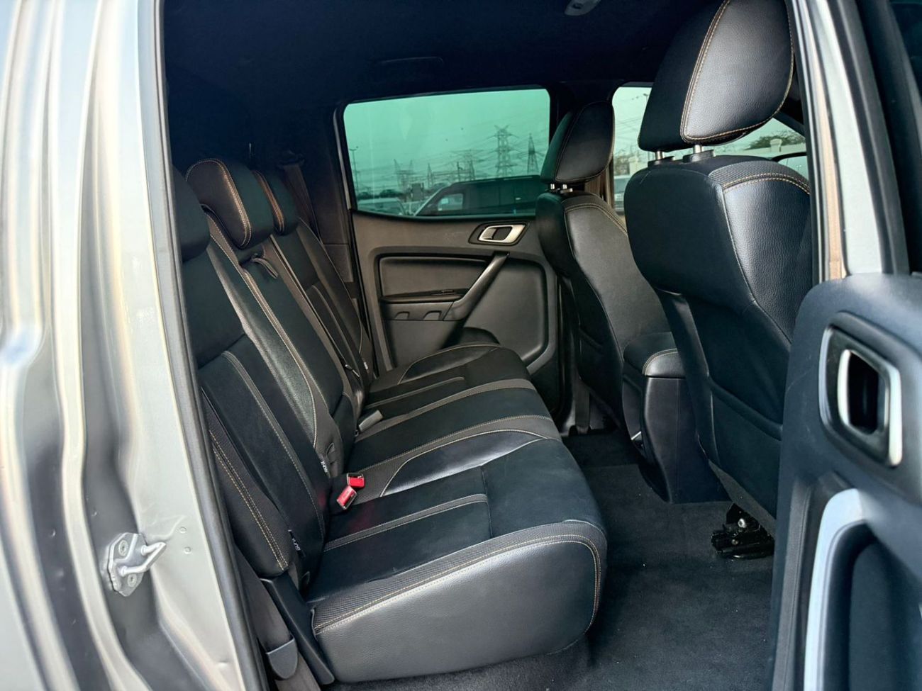 Ford Ranger 3.2L DIESEL 4WD | RHD | AUTOMATIC | ROOF RACK + LEATHER SEATS + MULTIMEDIA + BOOT SHUTTER