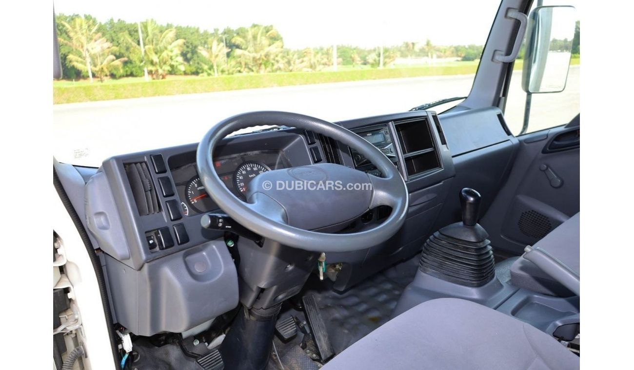 Isuzu NPR | BAR CARGO-LIFT ( TAIL LIFT ) | INSULATED BOX | GCC SPECS | EXCELLENT CONDITION